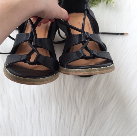 URBAN Outfitters, Black Tan Lace Up Heel - Picture 6 of 8